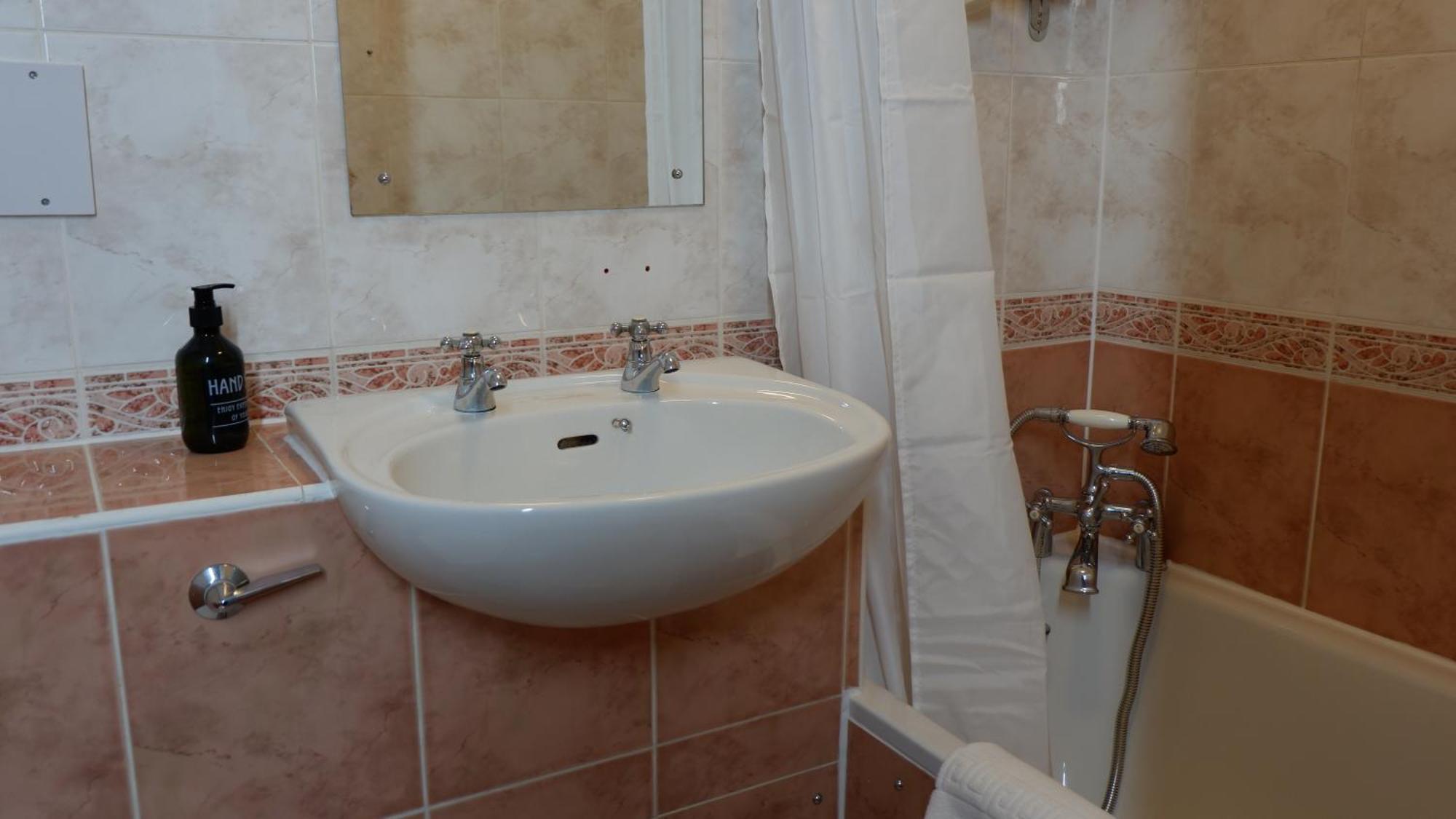 4 Friends House Hotell EDI Eksteriør bilde